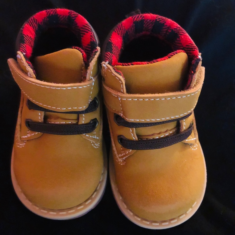 Baby’s construction boots